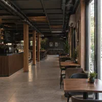 مغازه ۱۰۰متری/دارای پشت بام اختصاصی