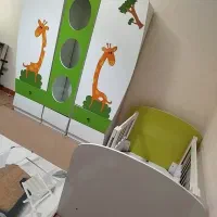 تخت و کمد و پرده و لوستر کودک