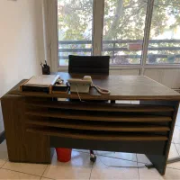 میز کارمندی و صندلی چرخ دار