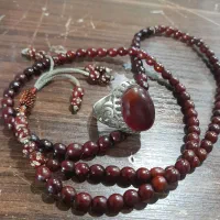 تسبیح یسر  سفید و آلبالوی قرمز