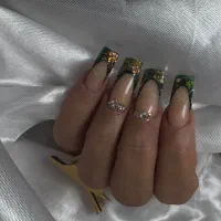 اجاره لاین ناخن و مژه|خدمات آرایشگری و زیبایی|شیراز, فضل‌آباد|دیوار