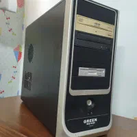 کیس کامپیوتر با مانیتور کم کار و تمیز