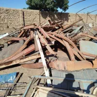 ضایعات و آهن آلات و فلزات رنگی