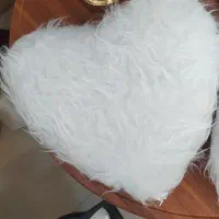 شال مبل و کوسن قلبی خز سفید|صنایع دستی و سایر لوازم تزئینی|رشت, رودبارتان|دیوار