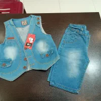 عمده|کفش و لباس بچه|بم, |دیوار