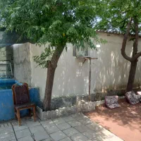 باغچه‌۳۰۰‌متری‌و‌باغچه‌۲۶۰‌متری