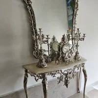 آینه و شمعدان و ساعت برنز با روکش نقره نو .