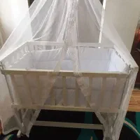 تخت وگهواره کنار مادر*