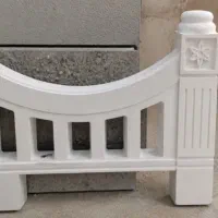 کارگر کارگاه تولید جدول و نرده بتنی