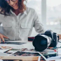 پرزنتور و‌فروشنده عکس خانم