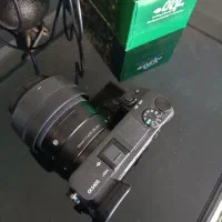 دوربین سونی آلفا ۶۴۰۰ و لنز ۳۰ میلیمتری سیگماf ۱.۴