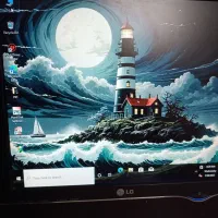 کامپیوتر میان رده گیمینگ و همراه کلی لوازم