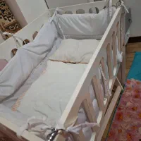 تخت کنار مادر