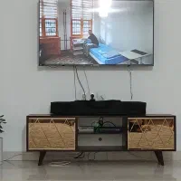تلویزیون سونیا به همراه میز تلویزیون و دیجیتال|تلویزیون و پروژکتور|آستارا, |دیوار