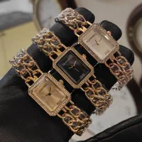 ساعت مچی زنانه شنل بند کارتیر