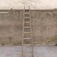 نردبان چوبی