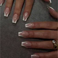 کاشت و آموزش کاشت ناخن و مژه
