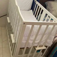 گهواره کنار تخت مادر