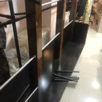 ویترین جلو ورگال داخل مغازه