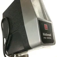 فلش ناسیونال ژاپن و سه پایه فلزی دوربین