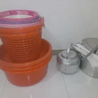 مقداری ظروف