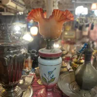 آباژور کنار میز انتیک اصل|چراغ خواب و آباژور|تهران, اکباتان|دیوار