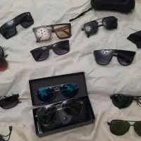 تعدادی عینک