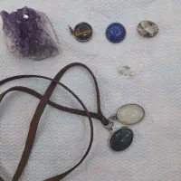 تعدادی سنگ و جواهر