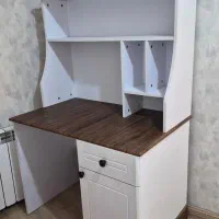 میز تحریر و کتابخونه