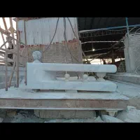 میز و نیمکت سنگی