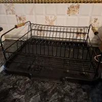 سبد ابچکان کنار سینک ظرفشویی