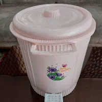 سطل زباله پدالی متوسط نو