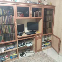 کتابخوانه و میز کامپیوتر