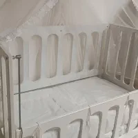 گهواره نوزاد تخت کنار مادر