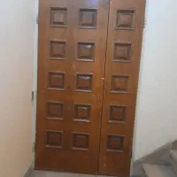 در ورودی آپارتمان و در اتاق