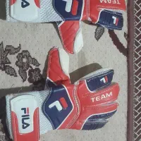 دستکش ورزشکاری  و دستکش ساده کوچک سال