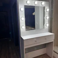 میز و اینه میکاپ