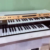 پیانو عتیقه ایتالیایی بیش از ۶۰ سال قدمت