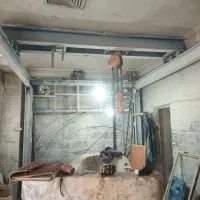 جرثقیل پنج تن دارای چرخ چپ وراست وچرخ وسط