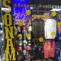 ویترین مغازه بوتیک کامل