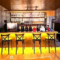 صندلی و میز فلزی و چوبی ایلیکا مدرن