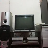 کامپیوتر و یک کیس اضافه