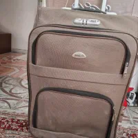 چمدان بزرگ وجادار داخلش کاملآ تمیز است