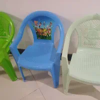 صندلی کودک و ظرف غذا