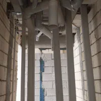 به یک شاگرد لوله کشی آب نیا زمندیم.