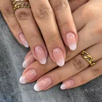 خدمات حرفه ای کاشت و ترمیم ناخن عظیمیه