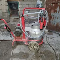 یک دستگاه شیر دوش و یک دستگاه داس برقی