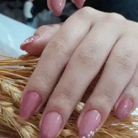 کاشت ناخن حرفه ای با قیمت استثنایی و ماندگاری بالا|خدمات زیبایی و سلامت|رشت, ولکس|دیوار