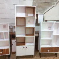 کتابخانه کلاسیک، جاکتابی خانگی با پایه چوبی