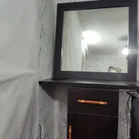 آینه با میزش سالم بدون شکستگی